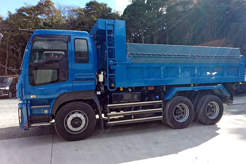 大型ダンプ